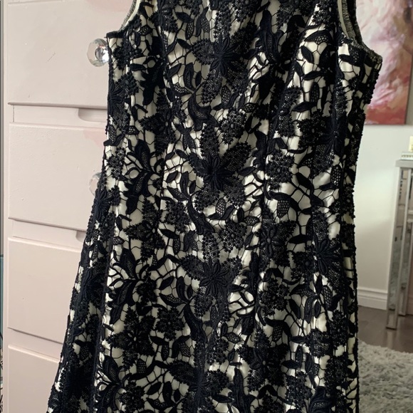 Beige and black dress - Picture 4 of 6